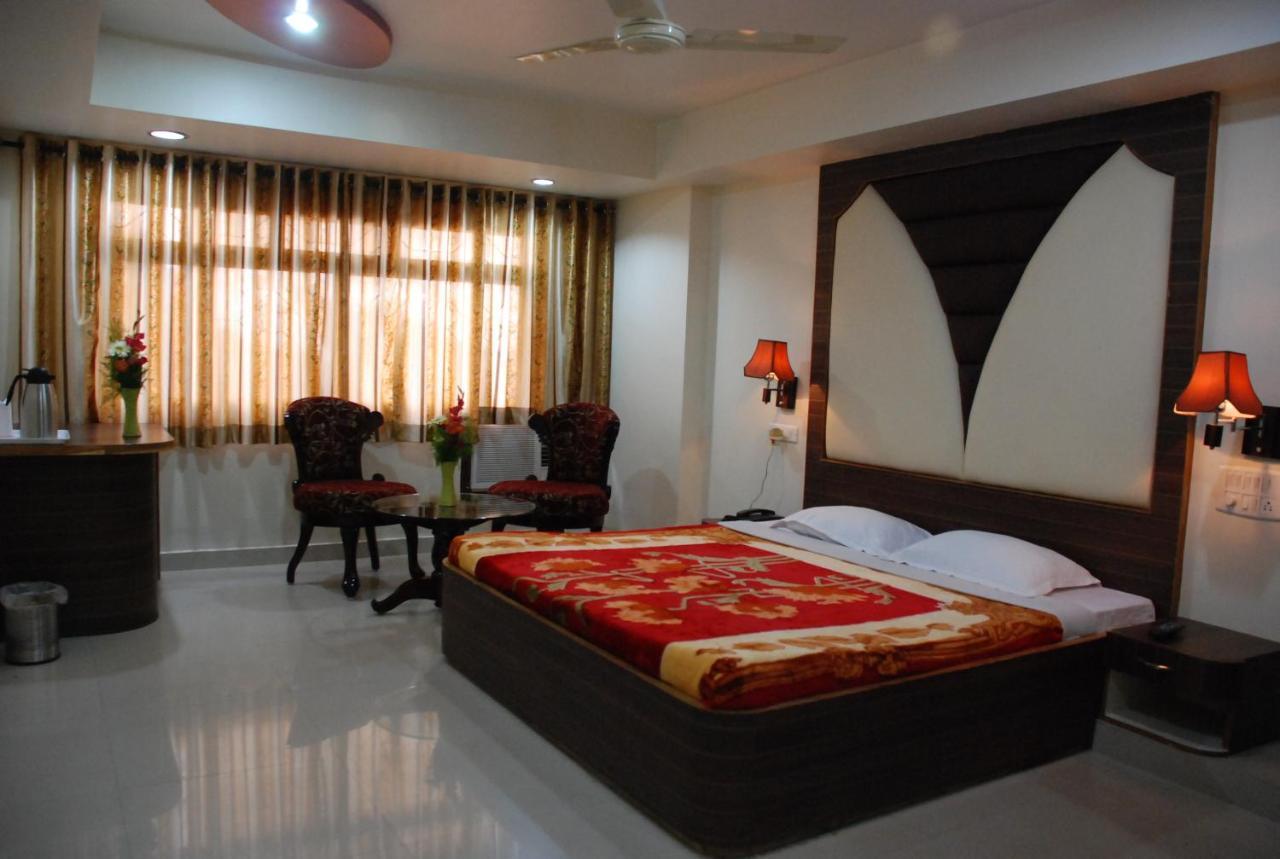 Hotel Grand Arjun Rāipur Buitenkant foto
