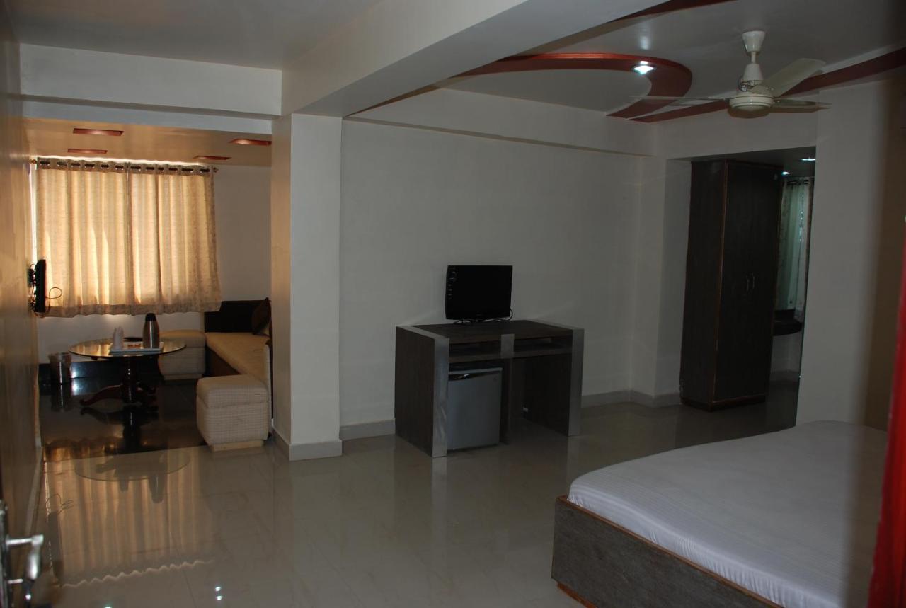 Hotel Grand Arjun Rāipur Buitenkant foto