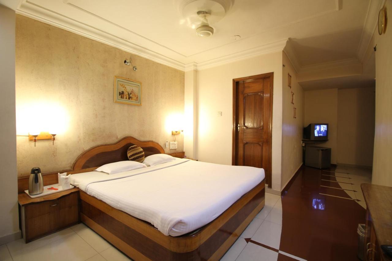 Hotel Grand Arjun Rāipur Buitenkant foto