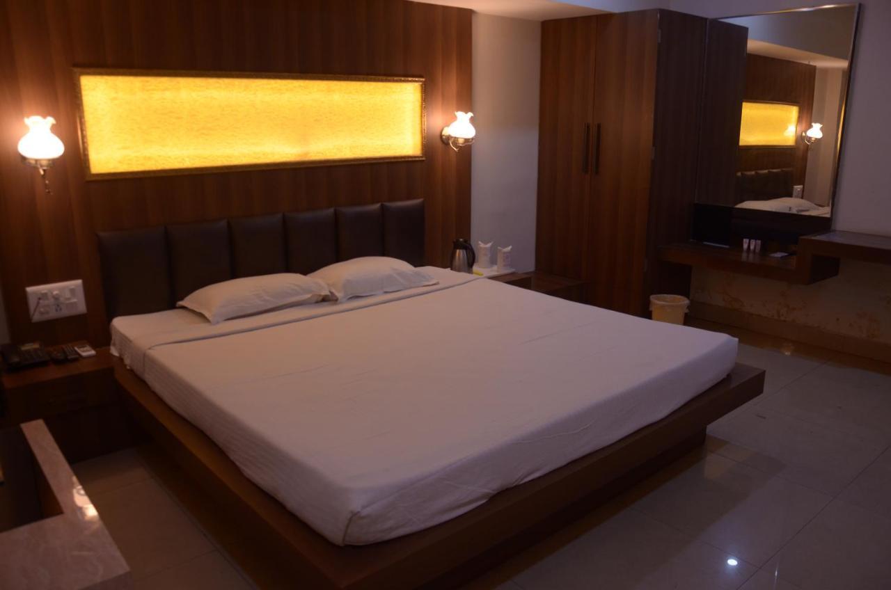 Hotel Grand Arjun Rāipur Buitenkant foto