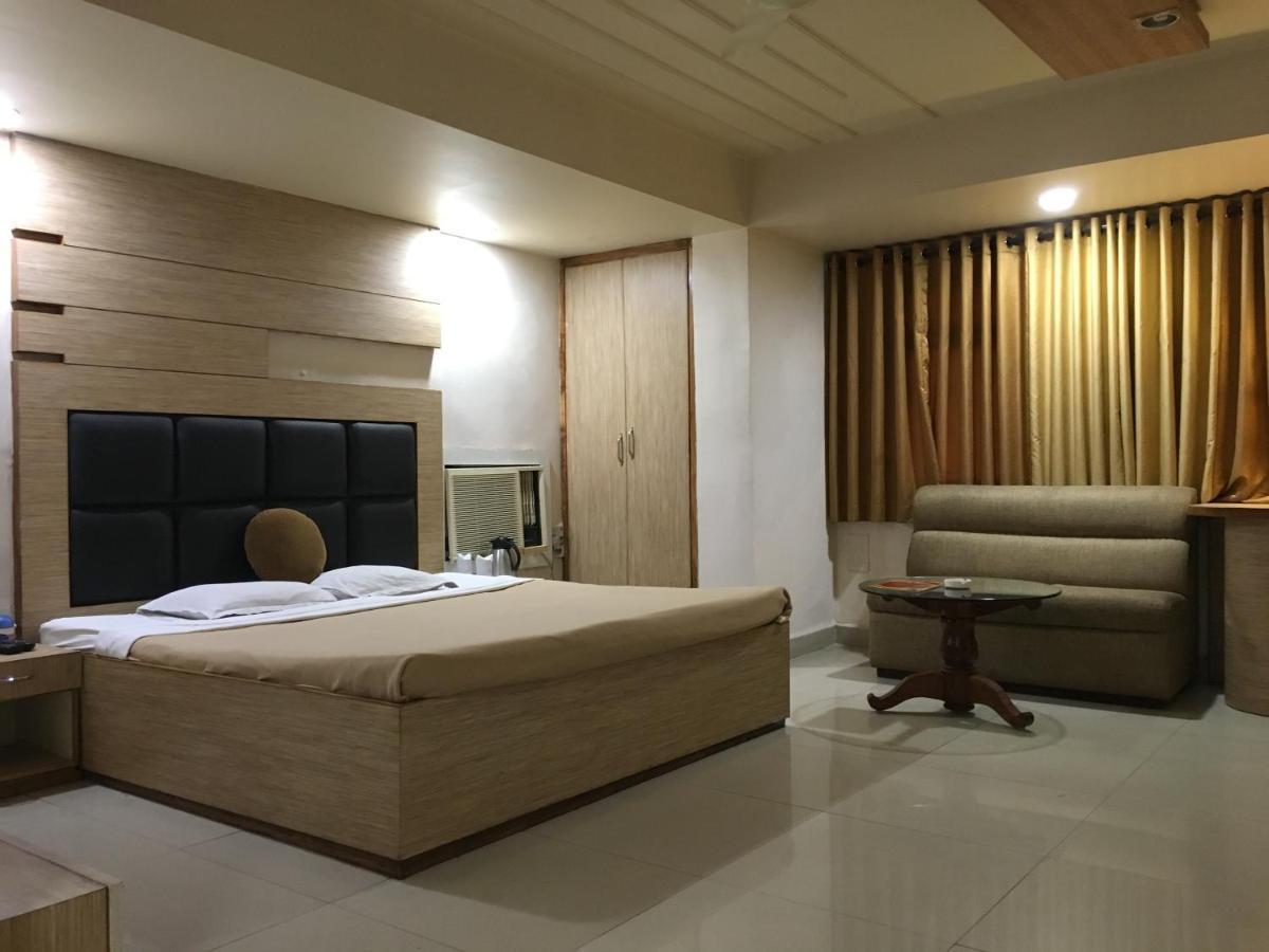 Hotel Grand Arjun Rāipur Buitenkant foto
