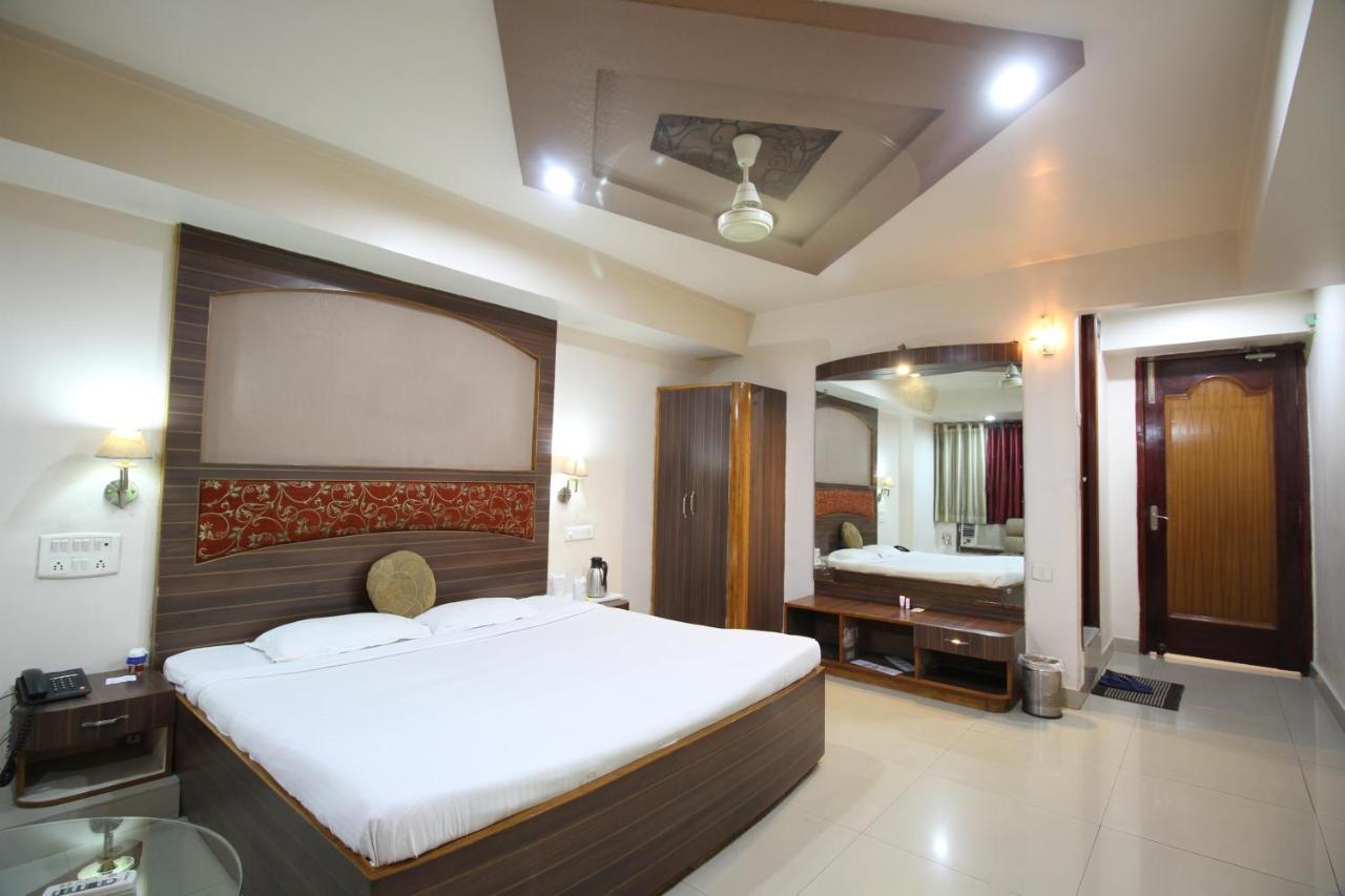 Hotel Grand Arjun Rāipur Buitenkant foto