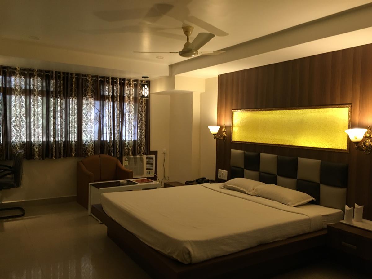 Hotel Grand Arjun Rāipur Buitenkant foto