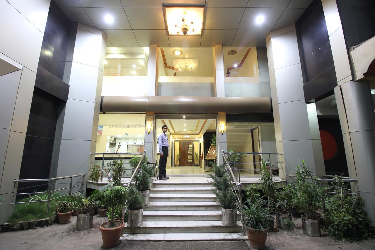 Hotel Grand Arjun Rāipur Buitenkant foto