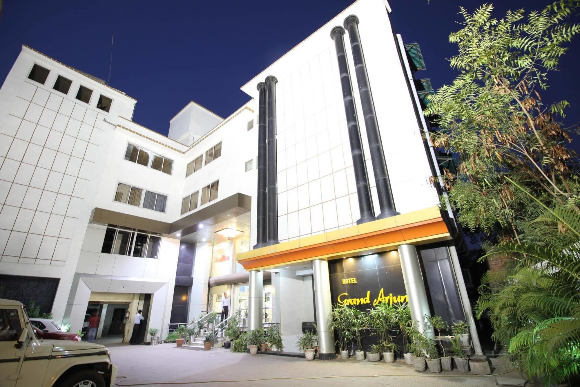 Hotel Grand Arjun Rāipur Buitenkant foto